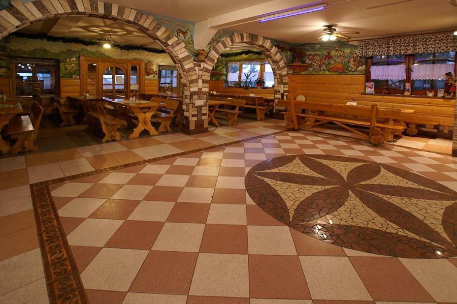 Hotel "Harnas" Zab-Bustryk Esterno foto